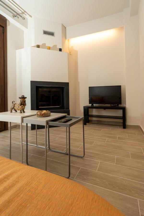 Comfy & Stylish Apt In Ioannina Apartment ภายนอก รูปภาพ